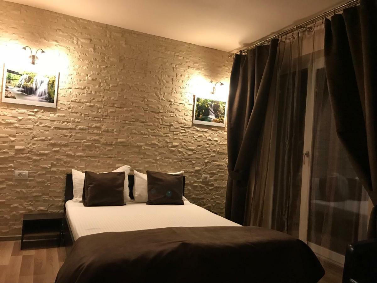 Pensiune Muntii Aninei Anina Exteriör bild